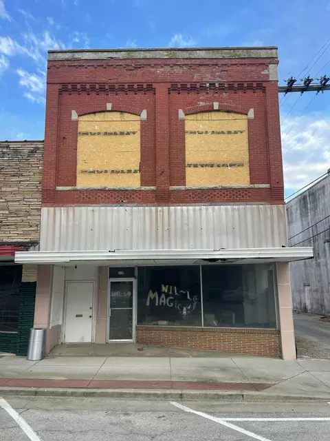 119 S Madison Ave, Aurora, MO 65605 photo 2