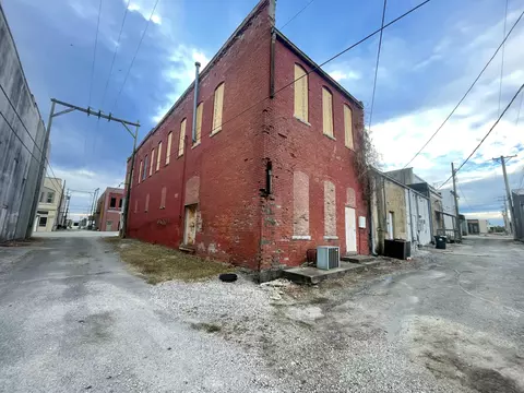 119 S Madison Ave, Aurora, MO 65605 photo 5