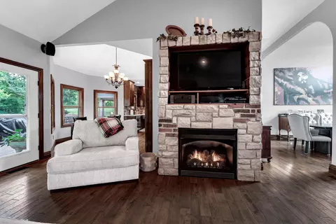 Living - 11423 Benjamin, Republic, MO 65738 photo 4 of 4