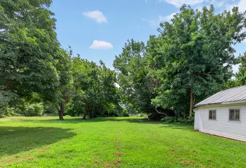 Exterior - 438 Lucas St, Marshfield, MO 65706 photo 6 of 8