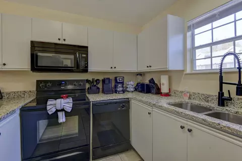 Kitchen - 39 Fall Creek Trl #1, Branson, MO 65616 photo 1 of 3
