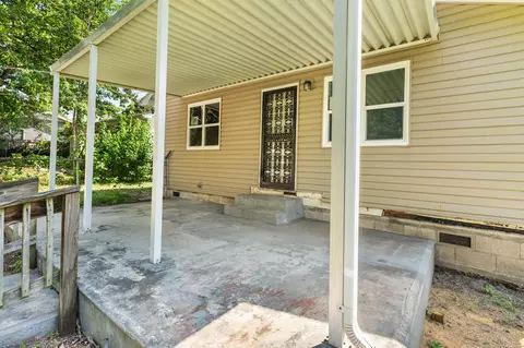 Exterior - 2509 N Kellett Ave, Springfield, MO 65803 photo 5 of 8
