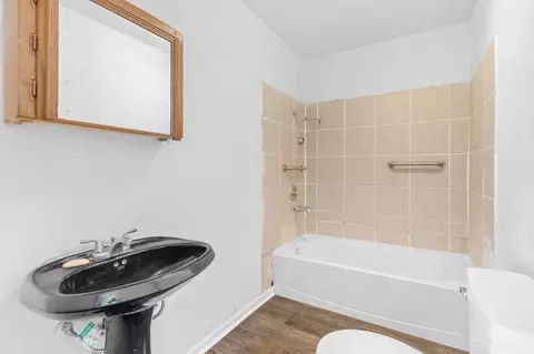 Bath - 2509 N Kellett Ave, Springfield, MO 65803 photo 1 of 1