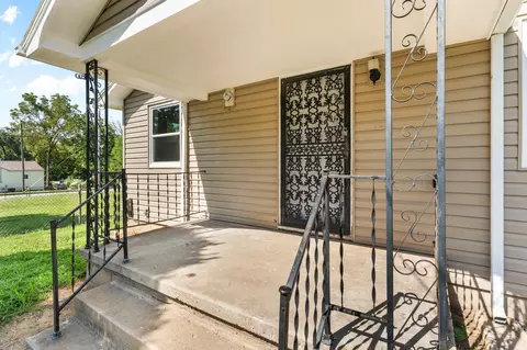 Exterior - 2509 N Kellett Ave, Springfield, MO 65803 photo 4 of 8