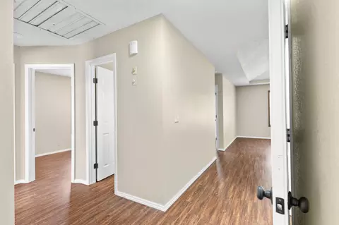 Entry Way - 2647 N Fort Ave, Springfield, MO 65803 photo 1 of 2