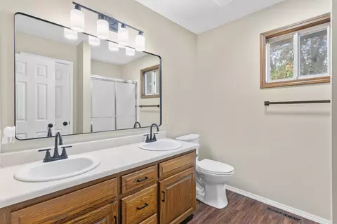 Bath - 2647 N Fort Ave, Springfield, MO 65803 photo 1 of 3