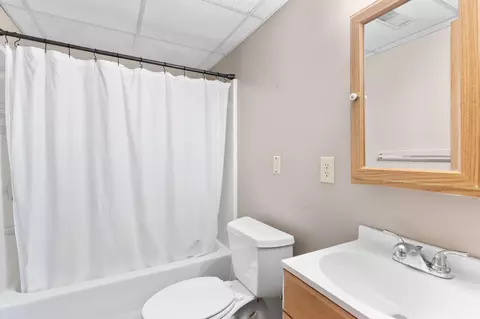 Bath - 2647 N Fort Ave, Springfield, MO 65803 photo 3 of 3