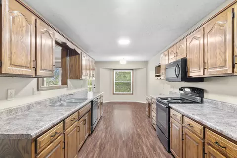 Entry Way - 2647 N Fort Ave, Springfield, MO 65803 photo 2 of 2