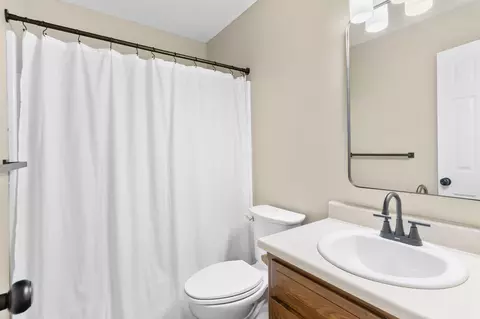 Bath - 2647 N Fort Ave, Springfield, MO 65803 photo 2 of 3