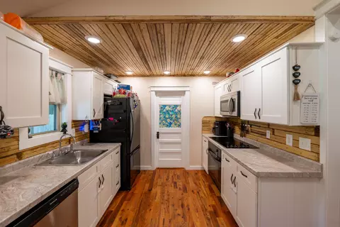 Kitchen - 178 South Ave, Sparta, MO 65753 photo 1 of 1