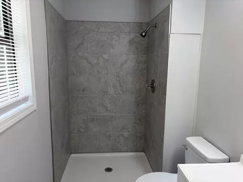 Bath - 1415 N Frisco Ave, Springfield, MO 65802 photo 4 of 4