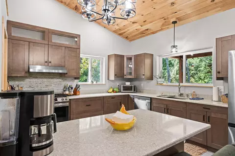 Kitchen - 815 Fish N Fun Dr, Shell Knob, MO 65747 photo 2 of 4