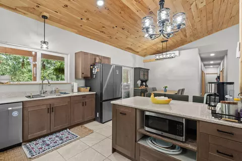 Kitchen - 815 Fish N Fun Dr, Shell Knob, MO 65747 photo 4 of 4