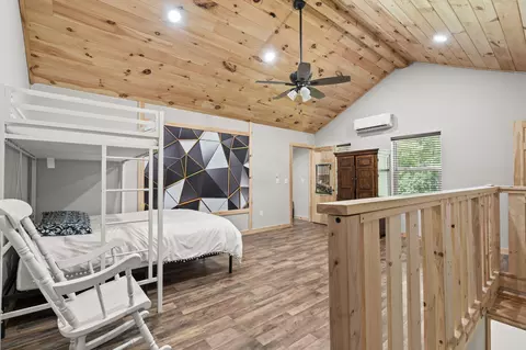 Bedroom - 815 Fish N Fun Dr, Shell Knob, MO 65747 photo 3 of 5