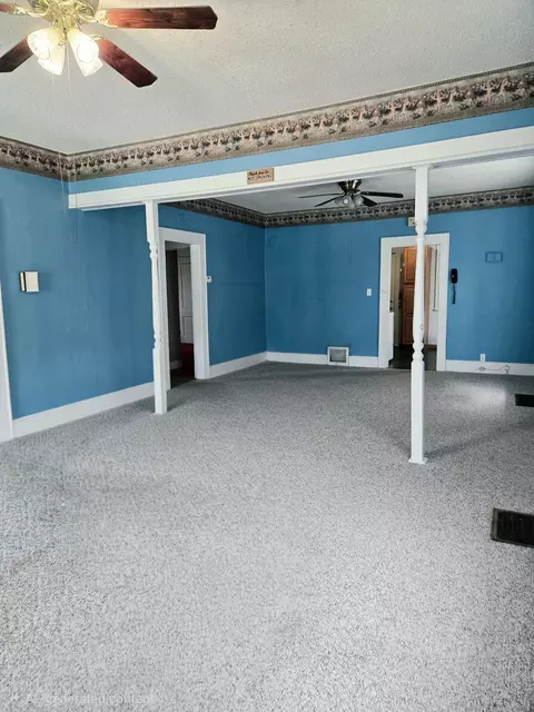 Living - 1224 N Broadway Ave, Springfield, MO 65802 photo 2 of 6