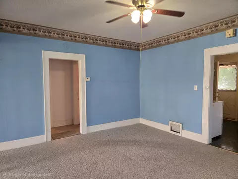 Living - 1224 N Broadway Ave, Springfield, MO 65802 photo 6 of 6