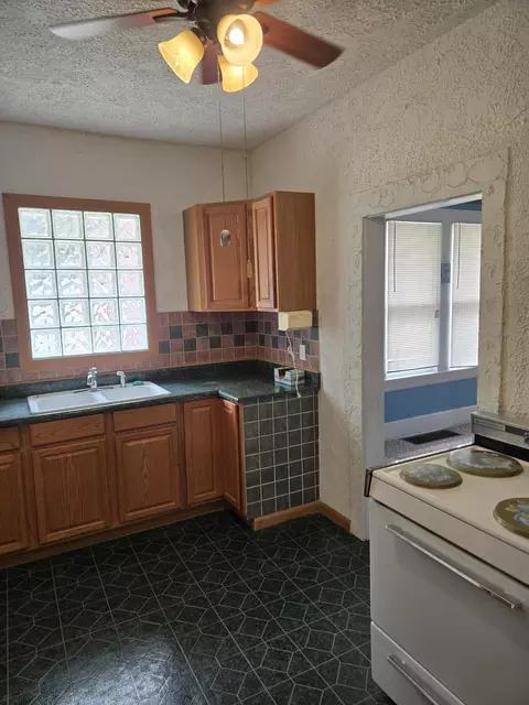 Kitchen - 1224 N Broadway Ave, Springfield, MO 65802 photo 2 of 2