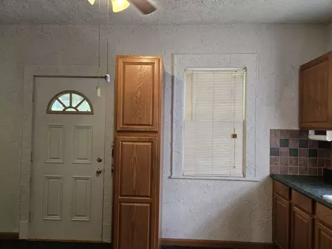 Entry Way - 1224 N Broadway Ave, Springfield, MO 65802 photo 2 of 2