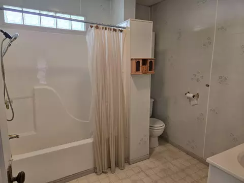 Bath - 1224 N Broadway Ave, Springfield, MO 65802 photo 1 of 1
