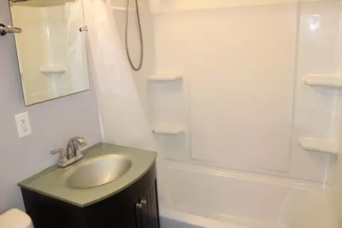 Bath - 1922 W Water St, Springfield, MO 65802 photo 1 of 2