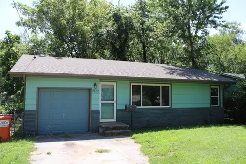 Exterior - 1922 W Water St, Springfield, MO 65802 photo 3 of 5