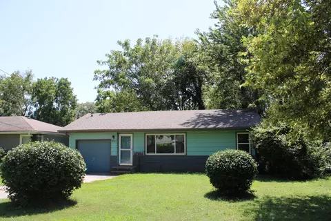 Exterior - 1922 W Water St, Springfield, MO 65802 photo 4 of 5