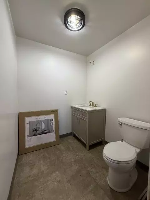 Bath - 101 107 Chestnut St, Thayer, MO 65791 photo 1 of 2