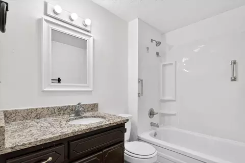 Bath - 1327 N Marion Ave, Springfield, MO 65802 photo 1 of 1