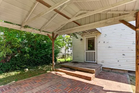 Exterior - 1327 N Marion Ave, Springfield, MO 65802 photo 5 of 11