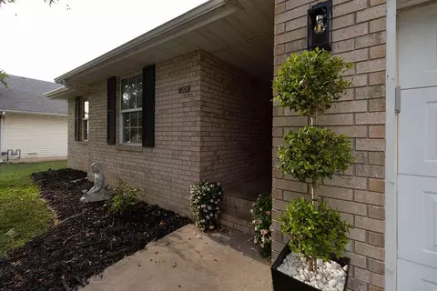 Exterior - 1331 W Turnberry Blvd, Ozark, MO 65721 photo 3 of 7