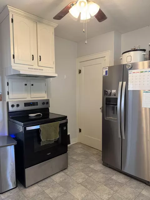 Kitchen - 1015 Durnell St, Cabool, MO 65689 photo 3 of 4