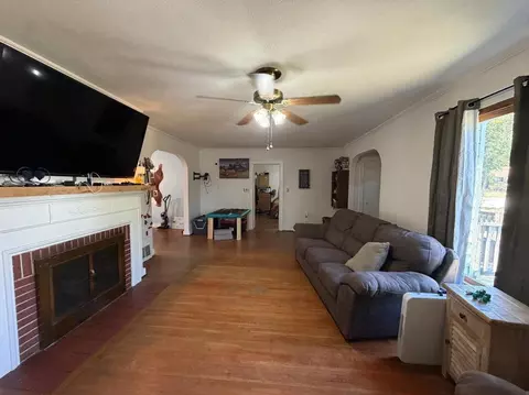 Living - 1015 Durnell St, Cabool, MO 65689 photo 1 of 2