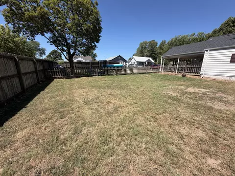 Exterior - 1015 Durnell St, Cabool, MO 65689 photo 4 of 5