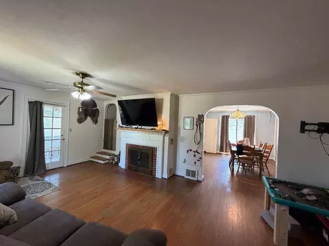 Living - 1015 Durnell St, Cabool, MO 65689 photo 2 of 2