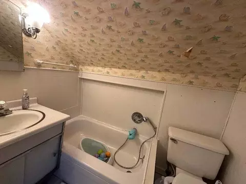 Bath - 1015 Durnell St, Cabool, MO 65689 photo 2 of 2