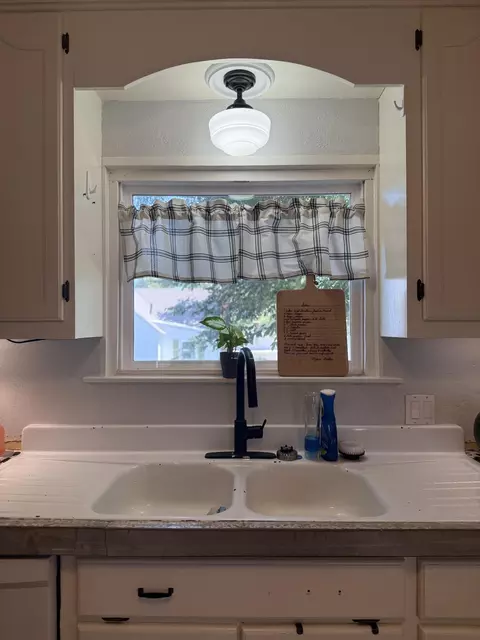 Kitchen - 1015 Durnell St, Cabool, MO 65689 photo 1 of 4
