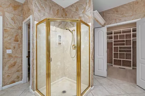 Bath - 3649 E Kensington Dr, Springfield, MO 65802 photo 3 of 5