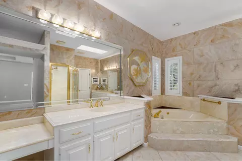 Bath - 3649 E Kensington Dr, Springfield, MO 65802 photo 1 of 5