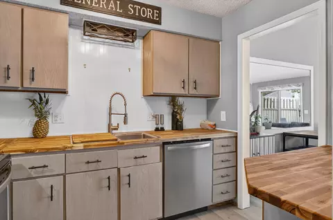 Kitchen - 259 Buckingham Dr, Branson, MO 65616 photo 2 of 5