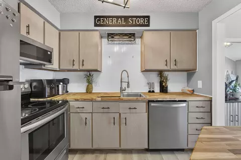 Kitchen - 259 Buckingham Dr, Branson, MO 65616 photo 3 of 5