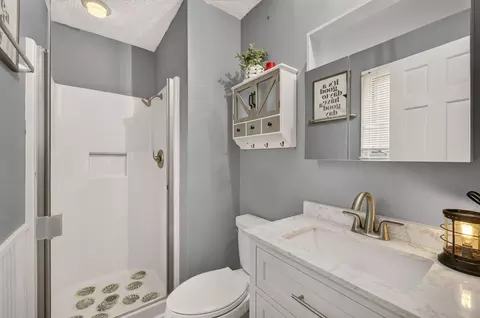 Bath - 259 Buckingham Dr, Branson, MO 65616 photo 1 of 2