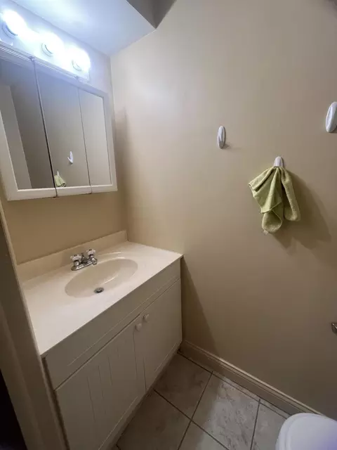 Bath - 1023 S Oak Grove Ave, Springfield, MO 65804 photo 1 of 5