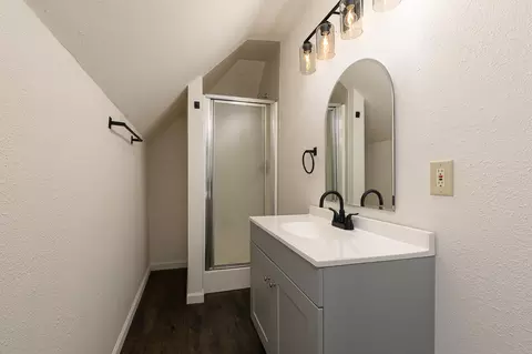 Bath - 1701 W Lee St, Springfield, MO 65803 photo 2 of 2