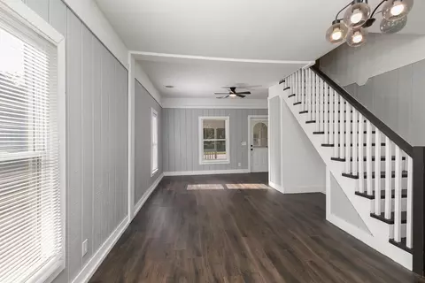 Living - 1701 W Lee St, Springfield, MO 65803 photo 4 of 4