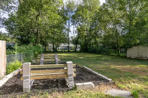 Exterior - 1701 W Lee St, Springfield, MO 65803 photo 5 of 6