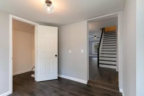 Entry Way - 1701 W Lee St, Springfield, MO 65803 photo 3 of 3
