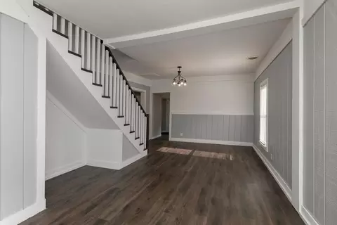 Living - 1701 W Lee St, Springfield, MO 65803 photo 2 of 4