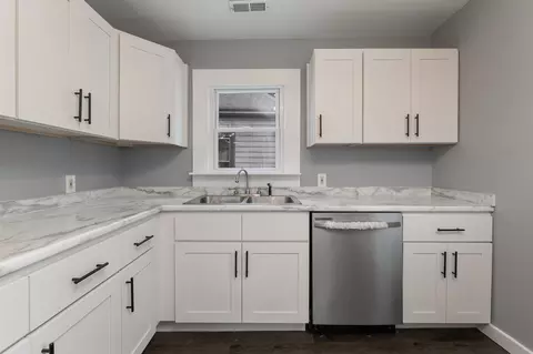 Kitchen - 1701 W Lee St, Springfield, MO 65803 photo 2 of 3