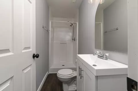 Bath - 1701 W Lee St, Springfield, MO 65803 photo 1 of 2