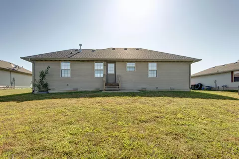 Exterior - 107 Cherry Ave, Clever, MO 65631 photo 5 of 7